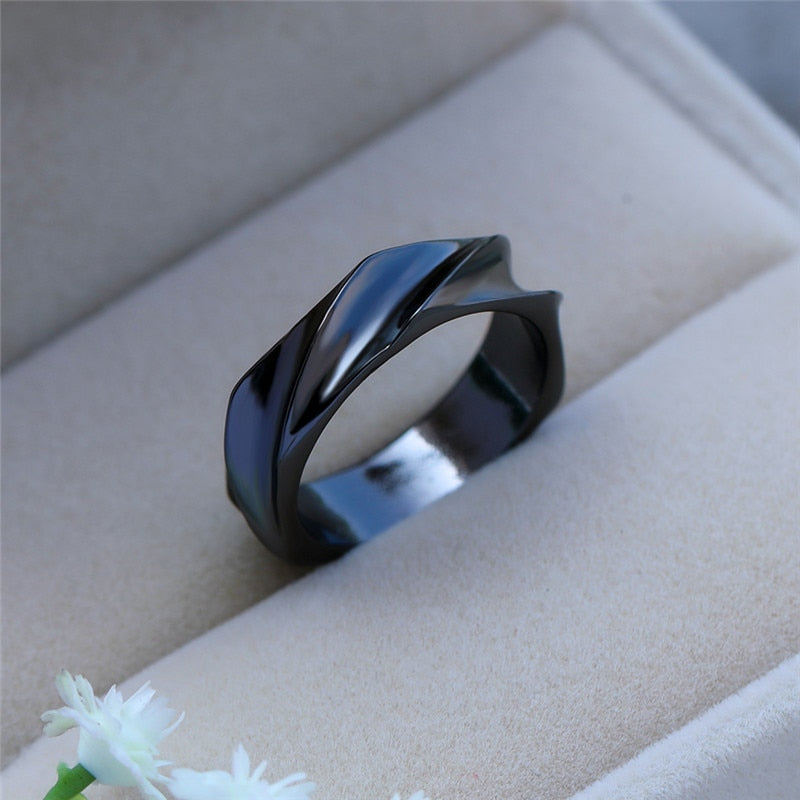 Minimalistic Curvy Black Ring - LuxuryLion