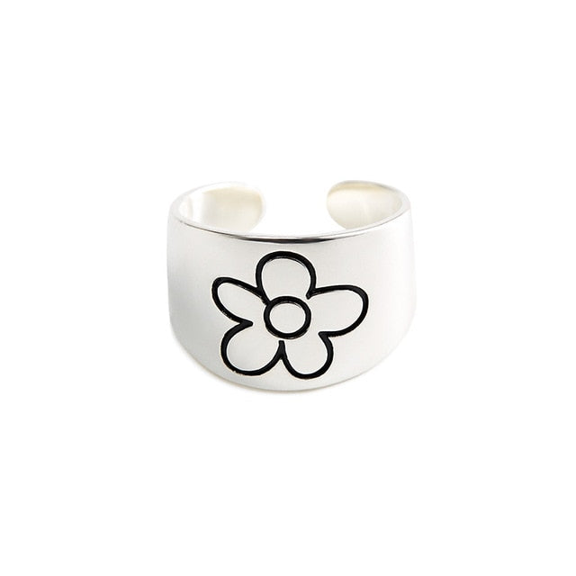 Resizable Flower Ring - LuxuryLion